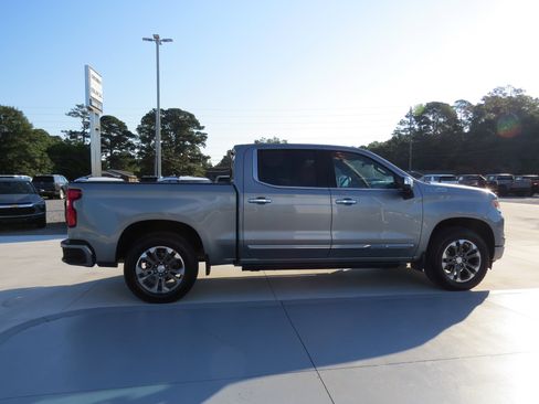 Used 2024 Chevrolet Silverado 1500 High Country w/ Technology Package image 5