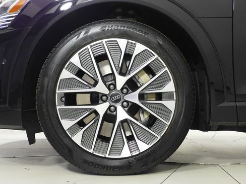 Used 2024 Audi Q8 e-tron Premium Plus w/ Premium Plus Package image 5