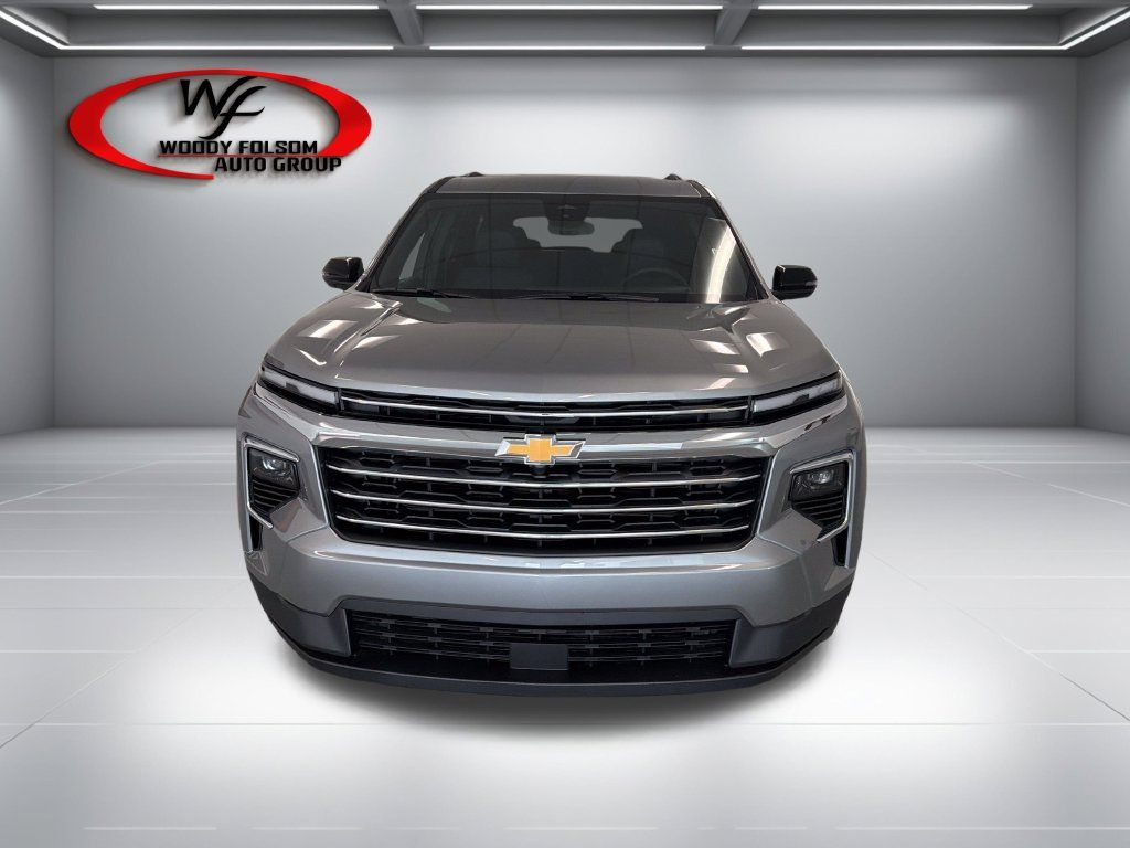 New 2027 Chevrolet Traverse LT FWD image 2