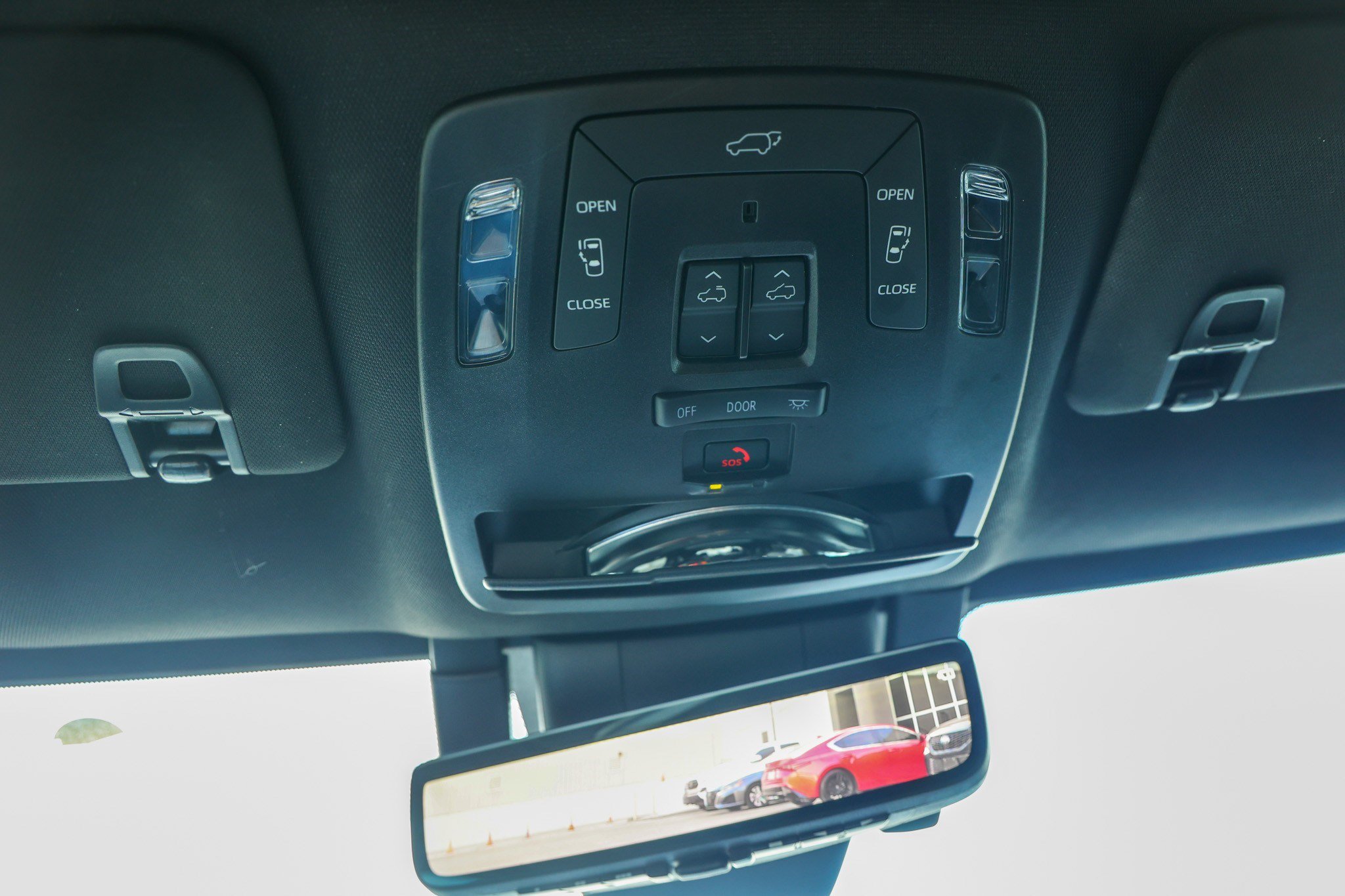 Certified 2025 Toyota Sienna Platinum FWD image 28