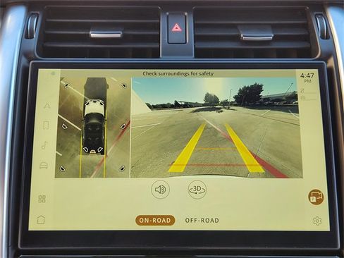 Used 2024 Land Rover Discovery Dynamic SE image 17