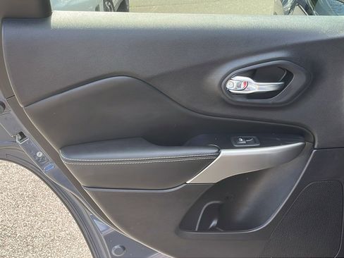 Used 2021 Jeep Cherokee Latitude Lux 80th Anniv w/ Quick Order Package 26U 80TH image 21