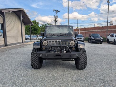Used 2014 Jeep Wrangler Unlimited Sahara AWD/4WD image 2