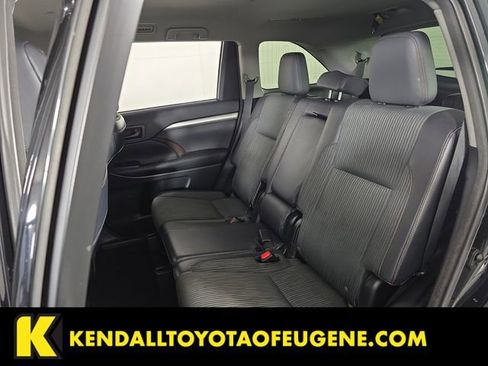 Used 2015 Toyota Highlander Plus image 16