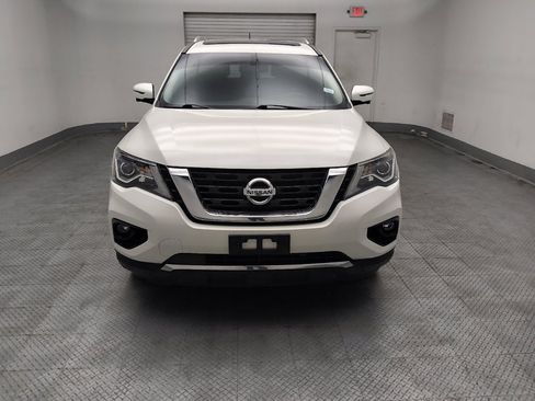 Used 2017 Nissan Pathfinder Platinum w/ Family Entertainment Package AWD/4WD image 14
