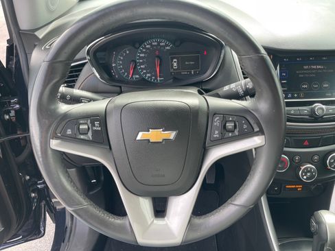 Used 2022 Chevrolet Trax LT w/ LT Convenience Package AWD/4WD image 8