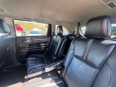 Used 2017 Toyota Highlander SE AWD/4WD image 21