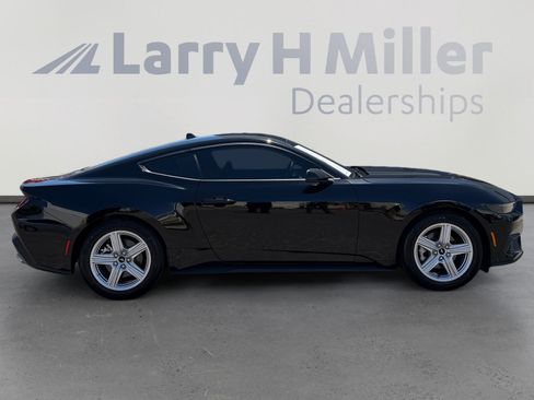 Used 2026 Ford Mustang Coupe RWD image 6