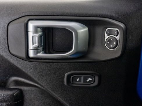 Used 2021 Jeep Gladiator Sport image 11