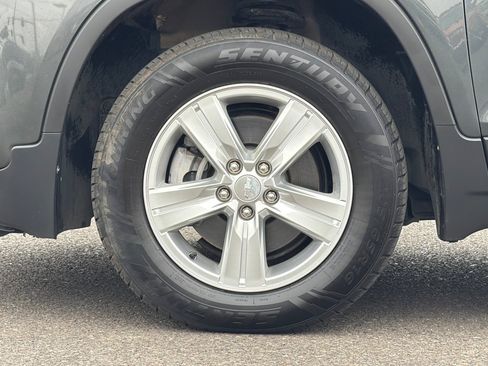 Used 2019 Chevrolet Trax LS w/ Tint and Cruise Package AWD/4WD image 26