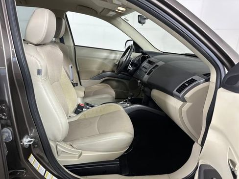 Used 2011 Mitsubishi Outlander SE image 27