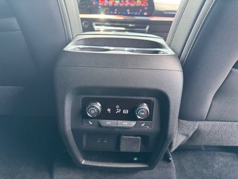 Used 2025 Chevrolet Traverse RS AWD/4WD image 21