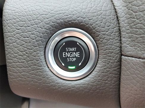 Used 2021 GMC Yukon Denali w/ Denali Ultimate Package image 24