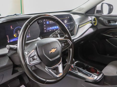 Used 2024 Chevrolet Trax LT w/ Sunroof Package FWD image 22