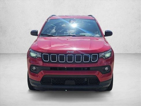 Used 2024 Jeep Compass Latitude AWD/4WD image 2