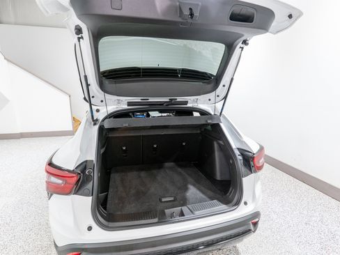 Used 2024 Chevrolet Trax RS w/ Sunroof Package FWD image 32