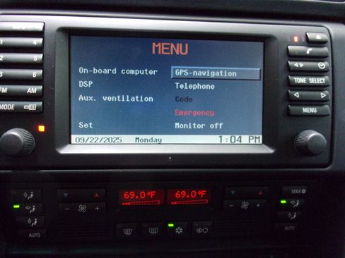 Used 2001 BMW 740iL image 28