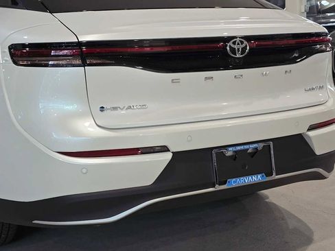 Used 2025 Toyota Crown w/ Carpet Mat Package (TMS) AWD/4WD image 13