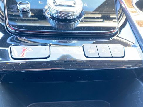 Used 2025 Cadillac Escalade ESV Premium Luxury Platinum image 36