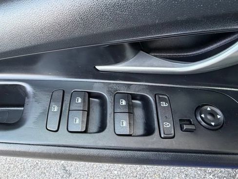 Used 2023 Hyundai Elantra SE w/ Preferred Accessory Package FWD image 33