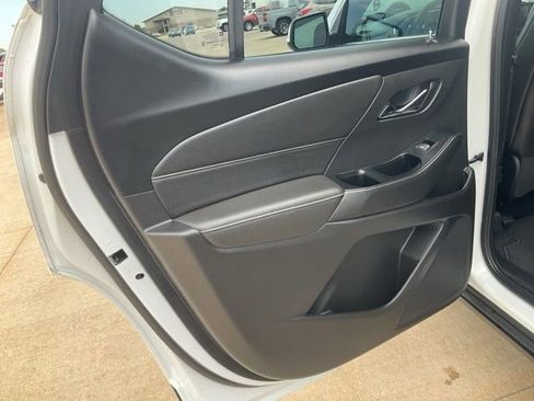 Used 2023 Chevrolet Traverse LT FWD image 24