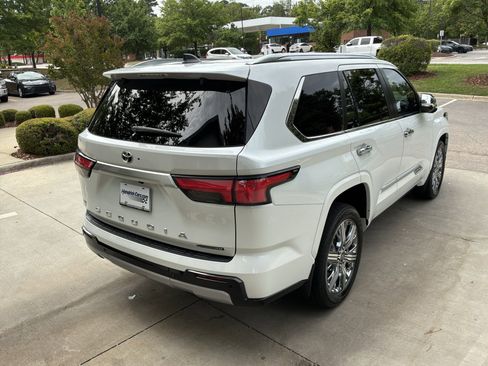 Used 2025 Toyota Sequoia Capstone AWD/4WD image 10