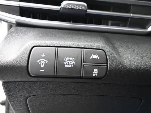 Used 2023 Hyundai Elantra Limited image 21