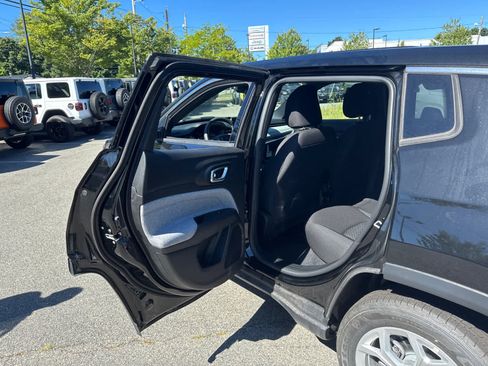 New 2025 Jeep Compass Sport image 27
