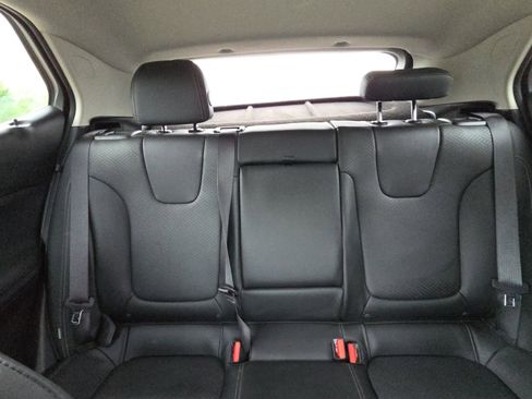 Certified 2022 Buick Encore GX Essence w/ Sport Touring Package FWD image 25