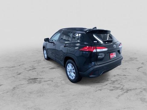 Used 2025 Toyota Corolla Cross LE image 8