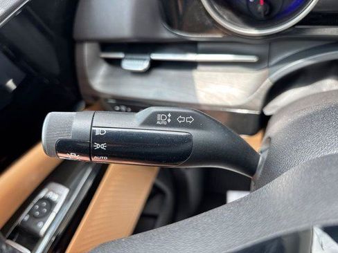 Used 2023 Kia Carnival EX FWD image 21