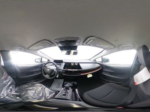 New 2026 Toyota Prius Plug-In Hybrid FWD image 33