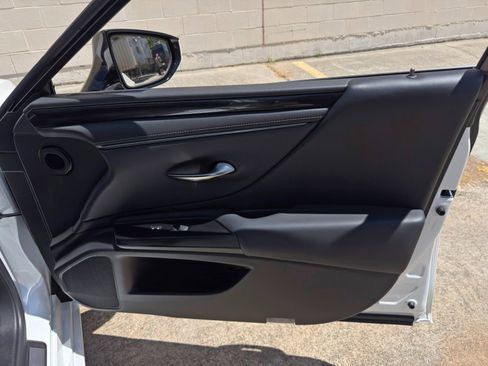 Used 2021 Lexus ES 300h w/ Accessory Package 2 image 40