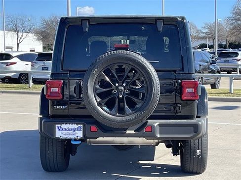 Used 2022 Jeep Wrangler Unlimited Sahara 4xe image 5