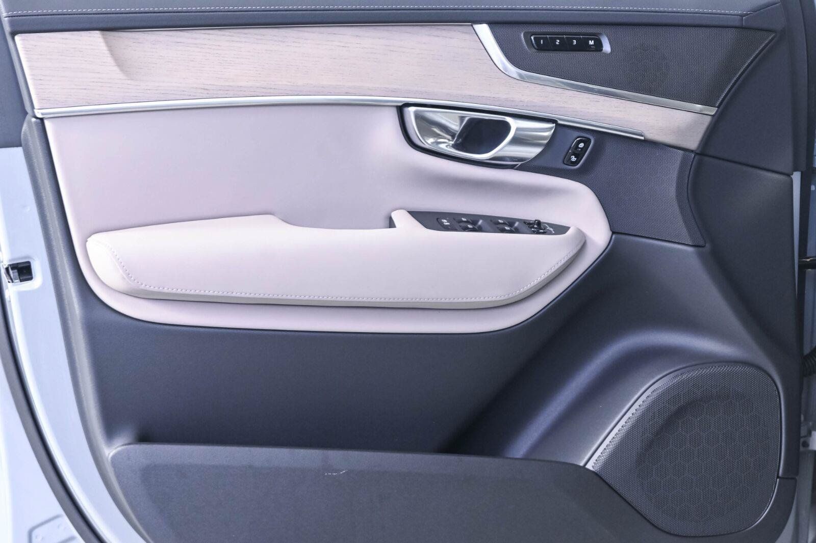 New 2026 Volvo XC90 T8 Plus w/ Protection Package Premier AWD/4WD image 6