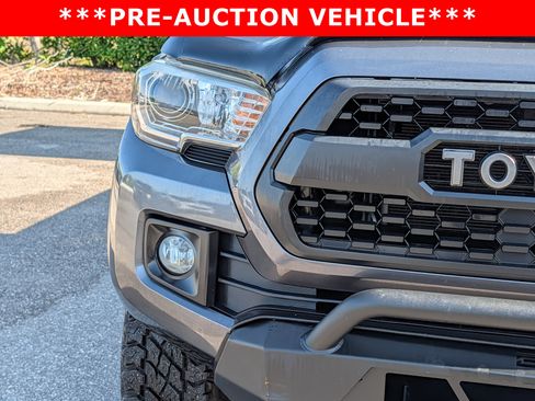 Used 2016 Toyota Tacoma TRD Off-Road w/ Premium & Technology Package AWD/4WD image 9