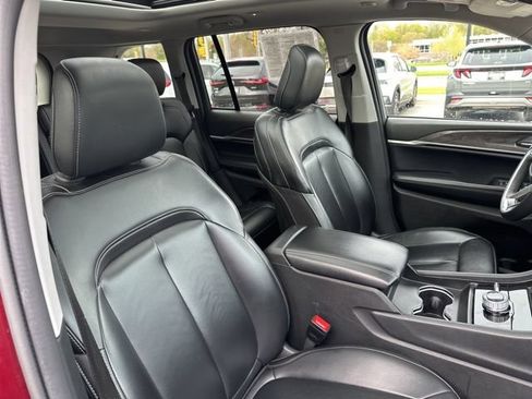 Used 2024 Jeep Grand Cherokee Limited AWD/4WD image 16