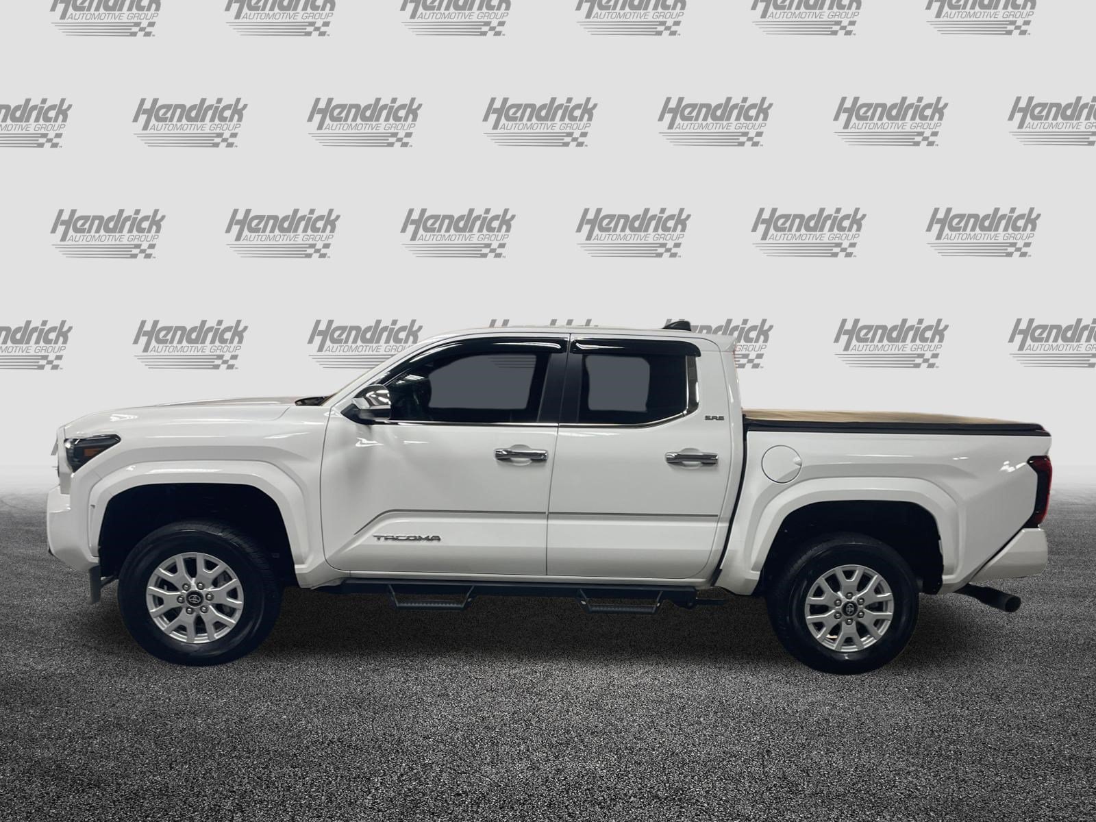 Used 2024 Toyota Tacoma SR5 AWD/4WD image 7