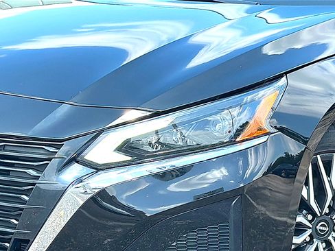 Used 2025 Nissan Altima 2.5 SV FWD image 4