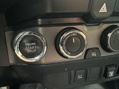 Used 2021 Toyota Tacoma TRD Sport AWD/4WD image 20