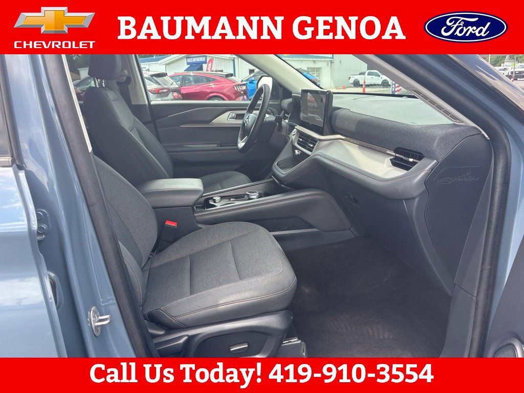 Used 2025 Ford Explorer Active AWD/4WD image 9