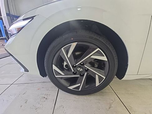 New 2026 Hyundai Elantra Limited FWD image 9