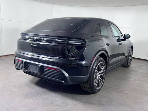 Certified 2025 Porsche Macan Electric image 7