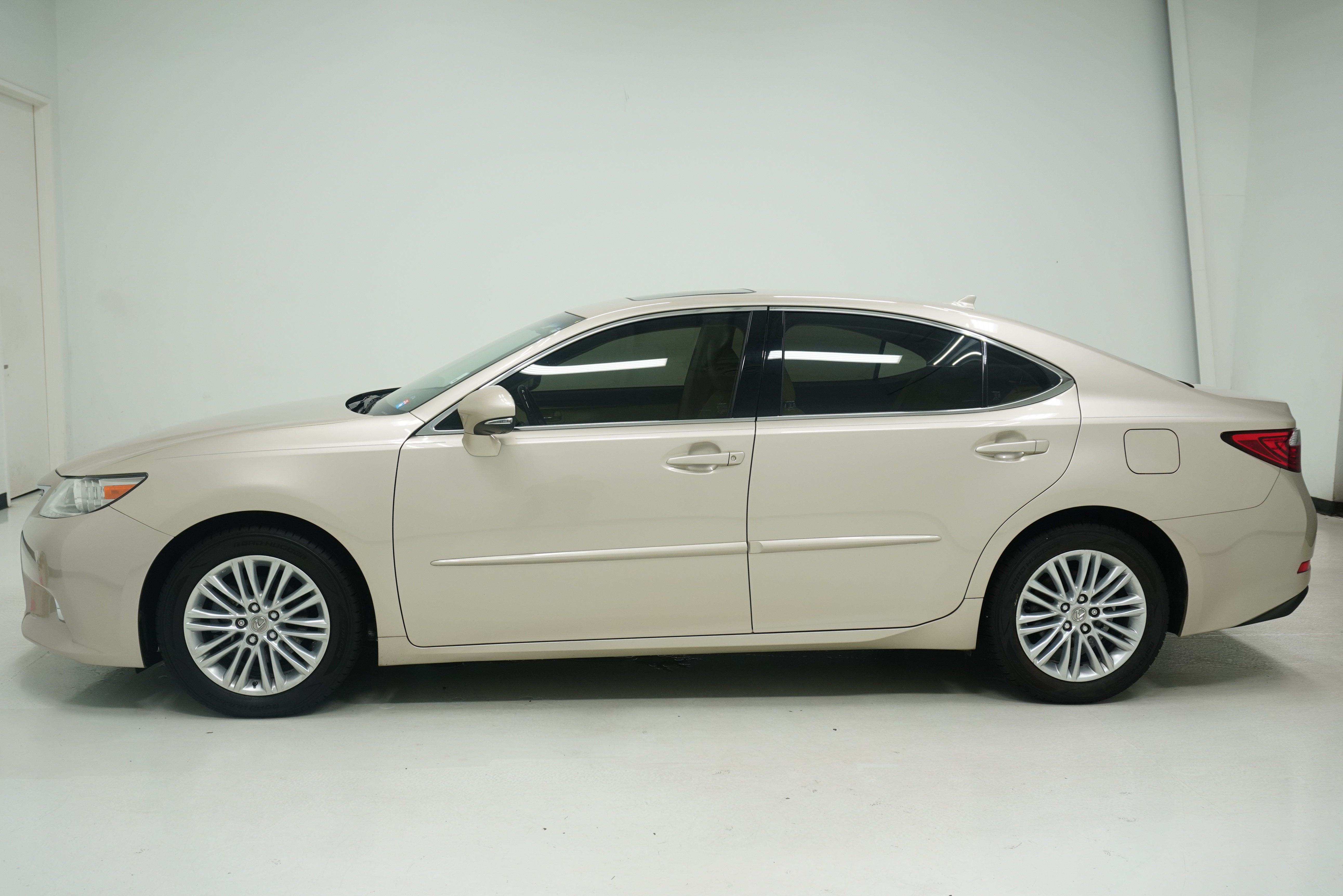 Used 2013 Lexus ES 350 w/ Luxury Pkg FWD image 7
