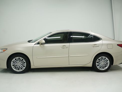 Used 2013 Lexus ES 350 w/ Luxury Pkg FWD image 7