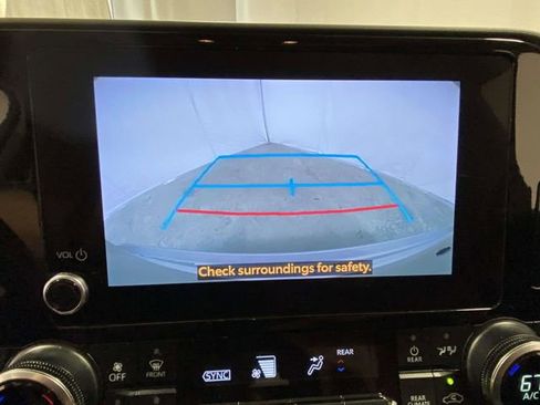 Used 2024 Toyota Highlander XLE image 18