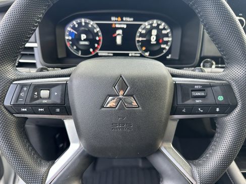 Used 2023 Mitsubishi Outlander SE image 21