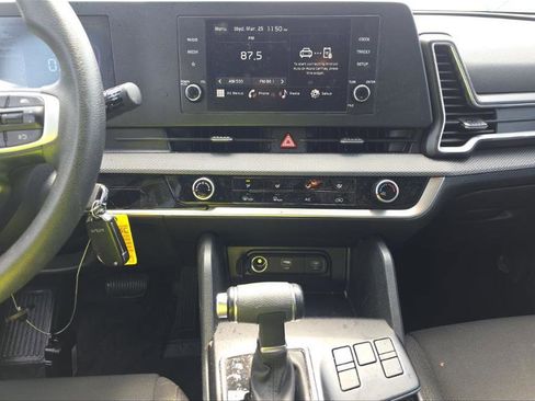 Used 2025 Kia Sportage LX FWD image 5