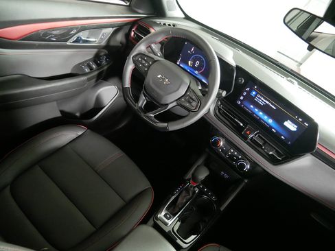 Used 2024 Chevrolet TrailBlazer RS w/ Driver Confidence Package FWD image 9