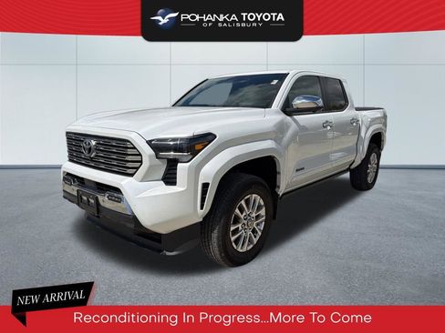 Used 2024 Toyota Tacoma Limited w/ Limited Package (LT) image 1